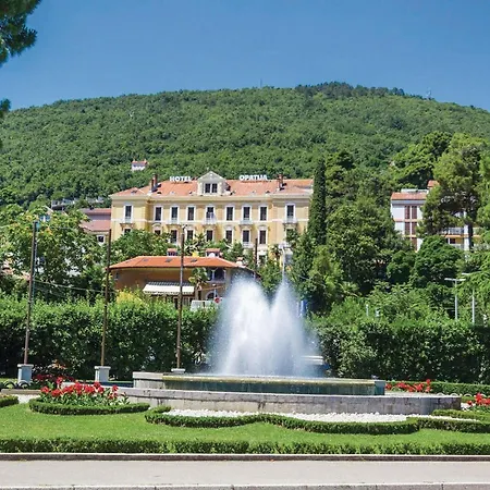 Daire In With Kitchen Opatija