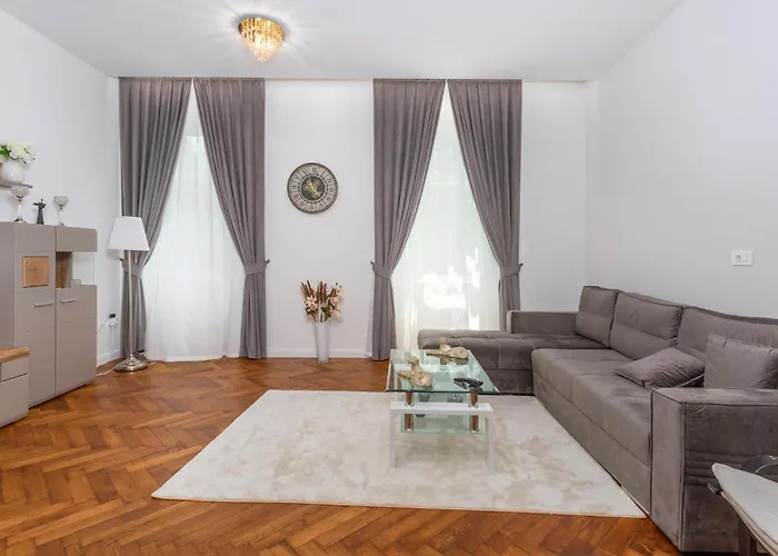 Apartman In With Kitchen