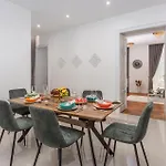 2 Bedroom Lovely In *