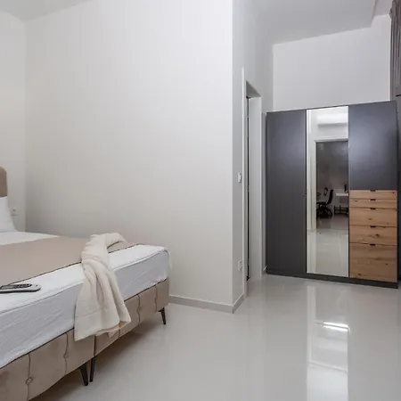 In With Kitchen Διαμέρισμα