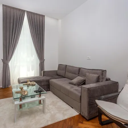 In With Kitchen Οπατία