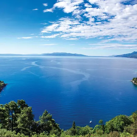 2 Bedroom Lovely In Apartamento Opatija