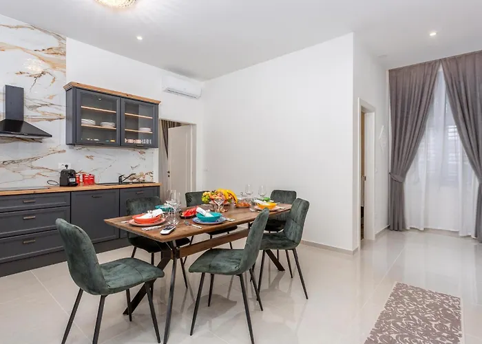 In With Kitchen Apartment