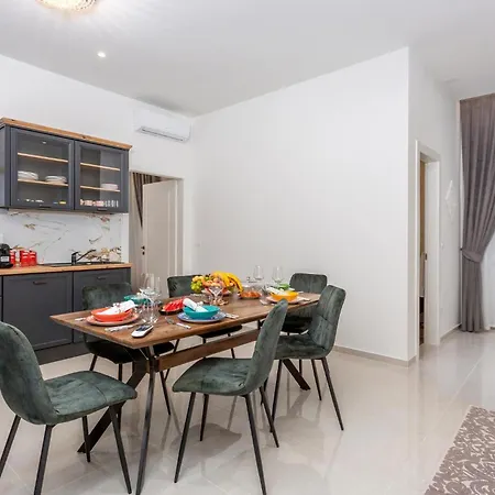 In With Kitchen Апартаменти